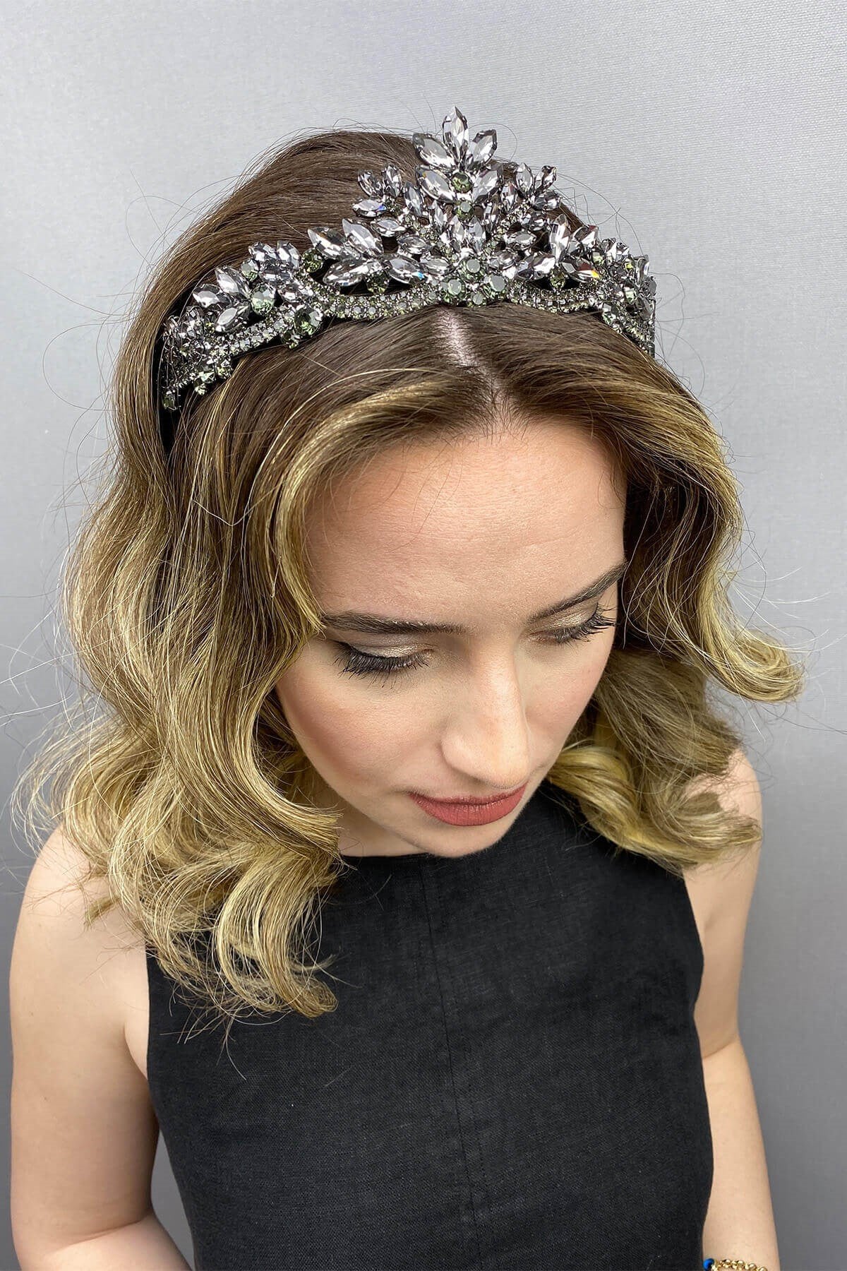 Anthracite Gray Berlin Model Bridal Henna Crown