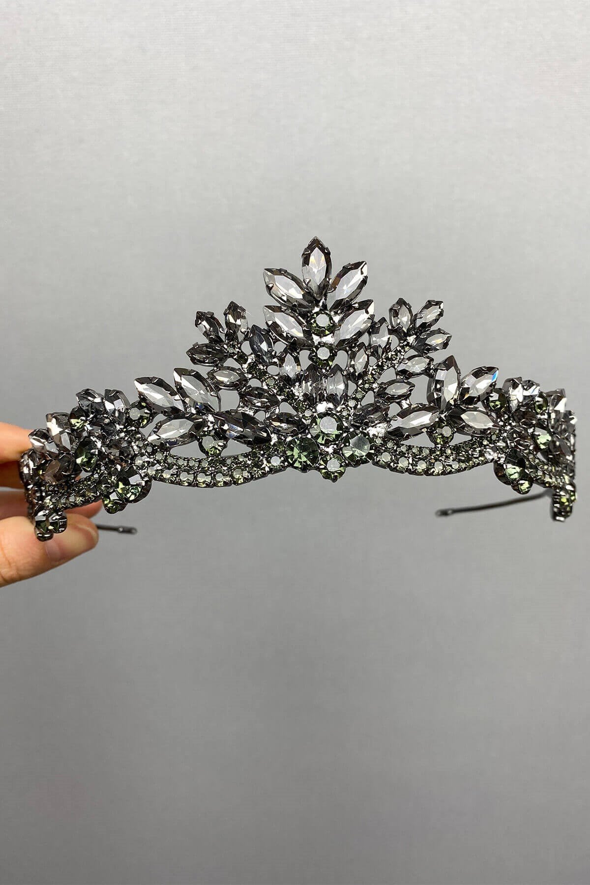 Anthracite Gray Berlin Model Bridal Henna Crown
